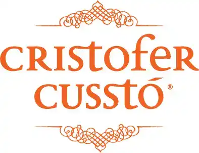 Cristofer Cusstó logo empresarial con diseño elegante en color naranja para marketing y branding.